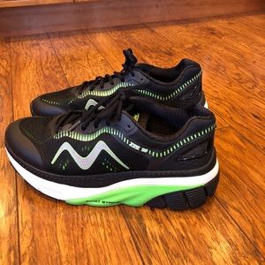 MBT pivot strike men’s running shoes